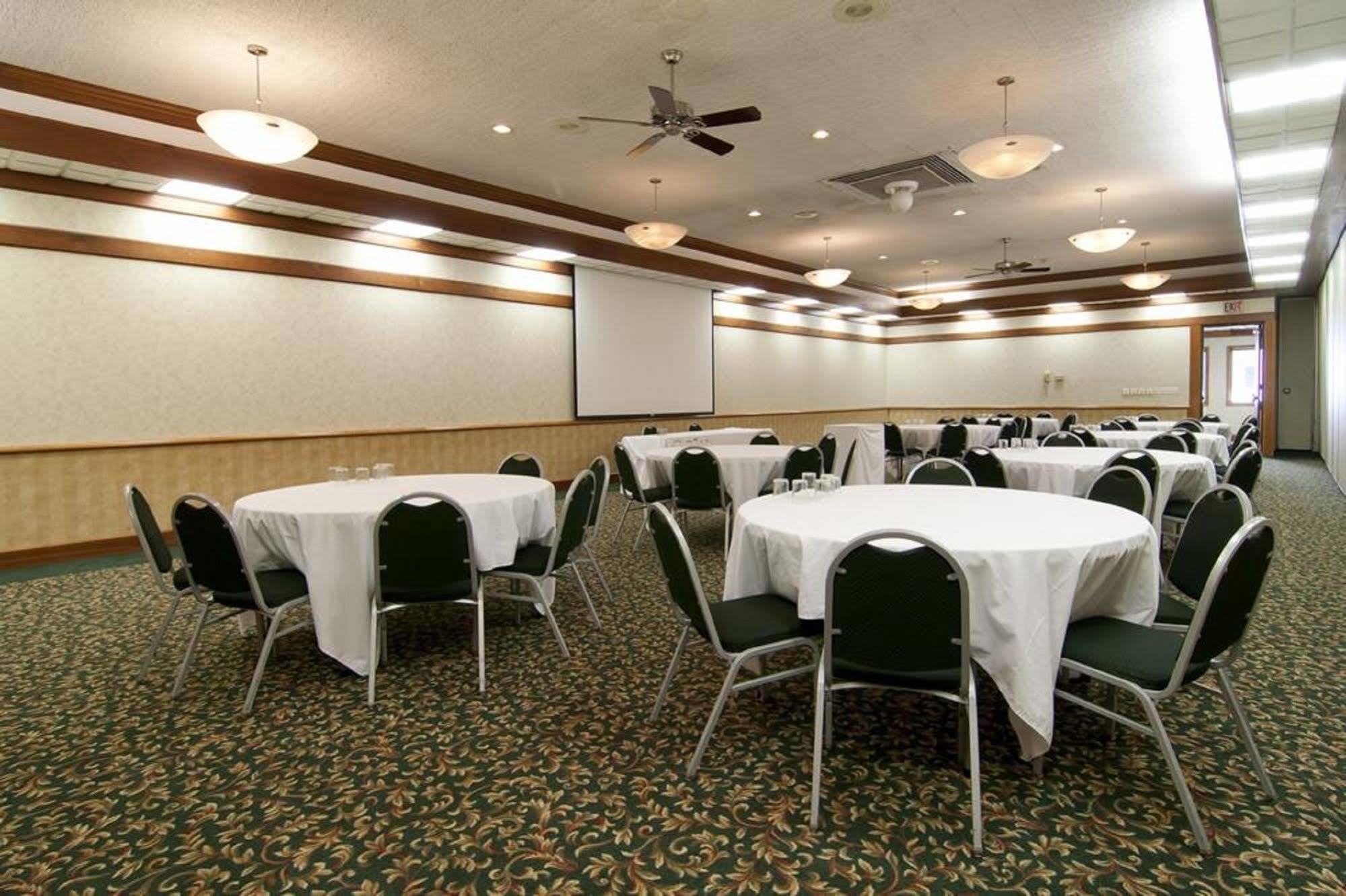 Norwood Inn & Suites Mankato North Mankato Екстер'єр фото